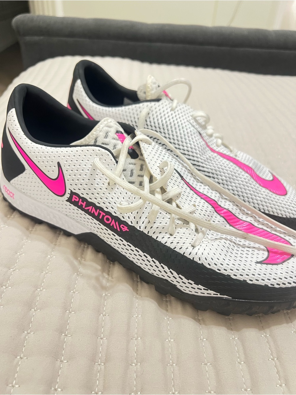 Nike White & Pink Phantom Indoor Soccer Shoes 11.5
